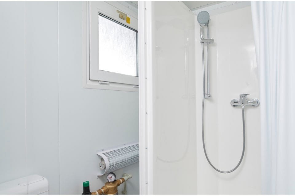 8Ft x 5Ft Mains Toilet/Shower - Image 2